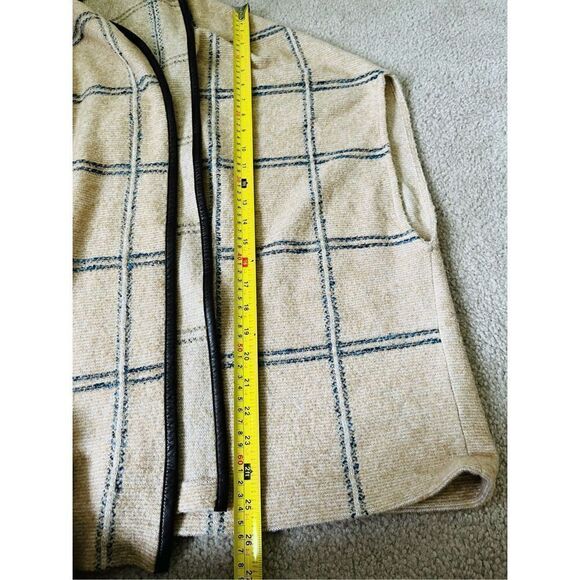 St. John Collection Tan Cardigan Wrap Poncho sz M / L Wool blend - Picture 9 of 9